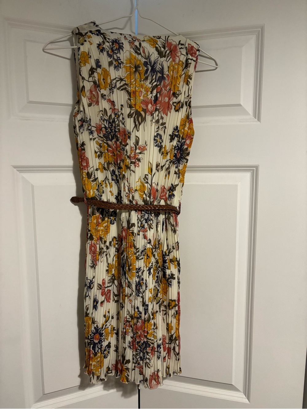 Sleeveless Floral V-Neck Pleated Dress in Cream and Yellow with removable belt - Picture 2 of 11